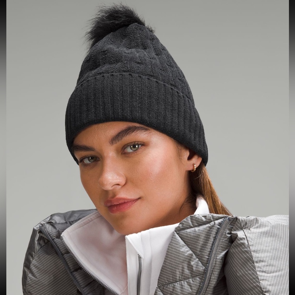 NWT Lululemon Women’s Cable Knit Pom Beanie Black - Picture 3 of 9